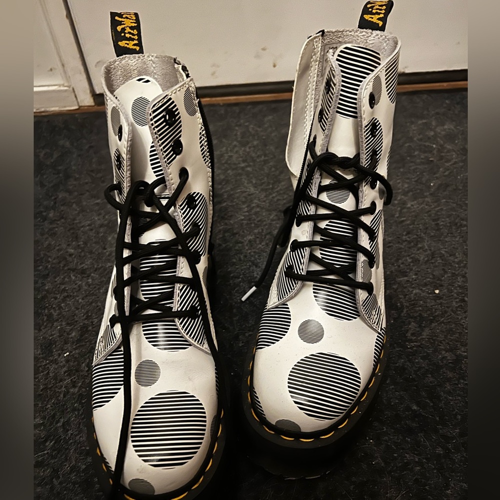 Sz.7 Doc Martens